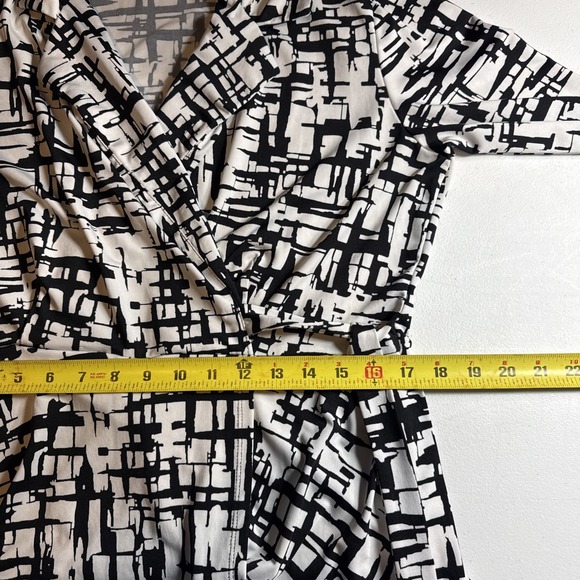 "Perseption Concept Women's Medium Wrap Blouse – Black White Abstract Print - Picture 7 of 9